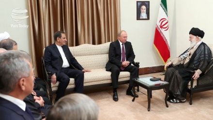 Líder do Irã pede a cooperação da Rússia para conter os EUA  