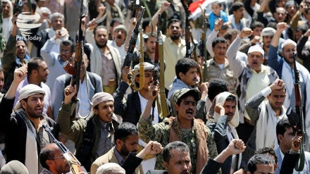 सनआ में सऊदी गठजोड़ के ख़िलाफ़ यमनी जनता का प्रदर्शन