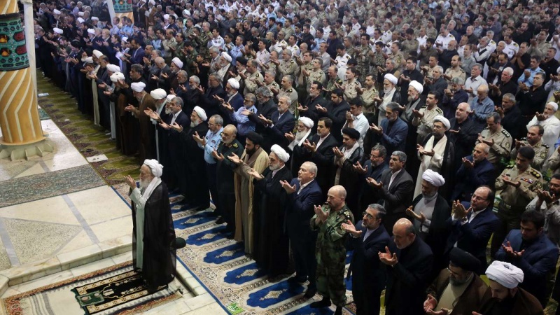 Kegiatan shalat Jumat di ibukota Iran, Tehran.
