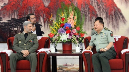 Mazungumzo ya Waziri wa Ulinzi wa Iran nchini China na sisitizo la ushirikiano zaidi wa kijeshi na kiuchumi