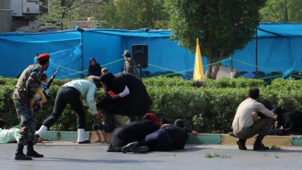 Fotos+video: Soldados iraníes ayudan a civiles atacados durante atentado en Ahvaz