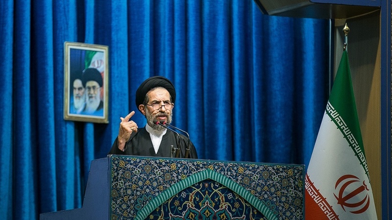 Khatib Salat Jumat Kota Tehran Hujjatul Islam Sayid Mohammad Hassan Abu-Torabifard.