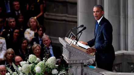 Ceremonia e varrimit të Mc Cain, objekt i sulmit verbal të Obamës kundër Trump