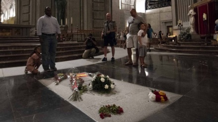 La familia de Franco quiere enterrarlo en la catedral de La Almudena si se exhuma