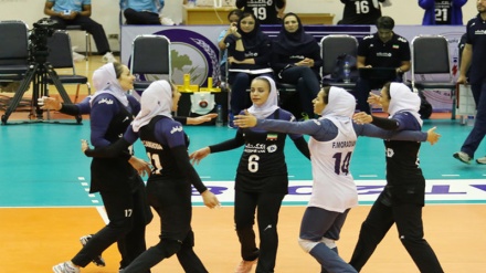 صعود زنان ایران به یک چهارم نهایی مسابقات جام کنفدراسیون والیبال زنان آسیا