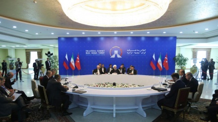 Ruhani: Suriye'nin geleceğini Suriye halkı belirlemeli