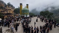シーア派３代目イマームホサインの殉教に際しイランで服喪・追悼