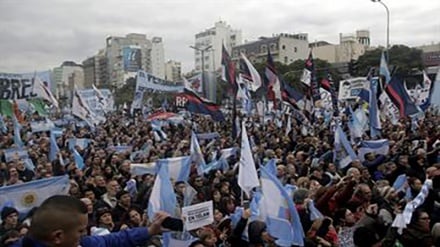 Video: Argentina movilizada contra ajustes de Macri y el acuerdo con el FMI