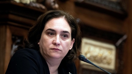 Colau se desmarca de una Diada que defiende «la vía unilateral del independentismo»