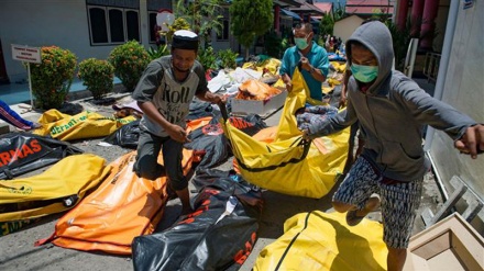 Death toll from Indonesia tsunami, quake passes 800 