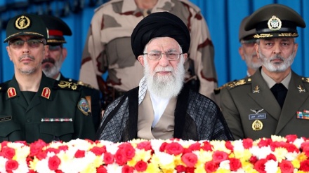 Líder Supremo da Revolução Islâmica: Conspirações  dos EUA no Oriente Médio estão falhando (+fotos)