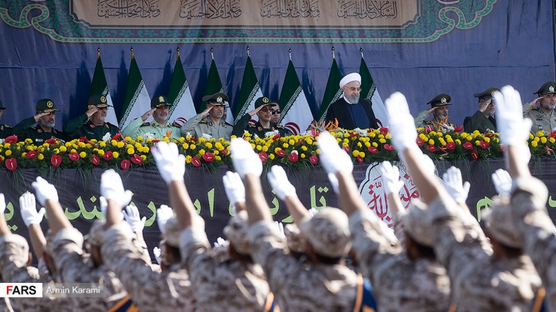 イラン各地で軍事パレードが挙行