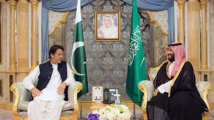 Pakistan in the middle of Saudi, Iran and rival pipeline plans