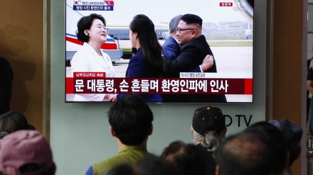 Líderes das Coreias abraçam-se no aeroporto antes de cimeira (+fotos)