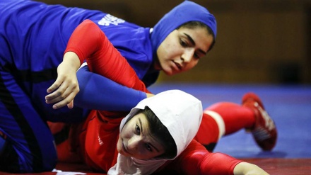 レバノンのクラシック・レスリング選手権で、イラン女子チームが優勝