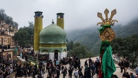 シーア派３代目イマームホサインの殉教に際しイランで服喪・追悼