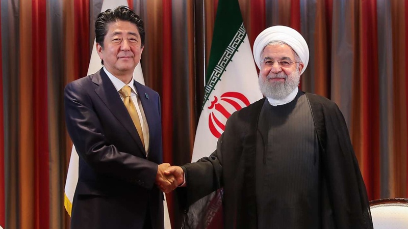 イランのローハーニー大統領と日本の安倍総理大臣