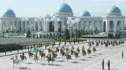 Türkmenistanda erkekleriň harby biletleri barlanýar