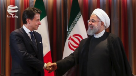 Iran, Rohani: Conte sostiene l'accordo sul nucleare