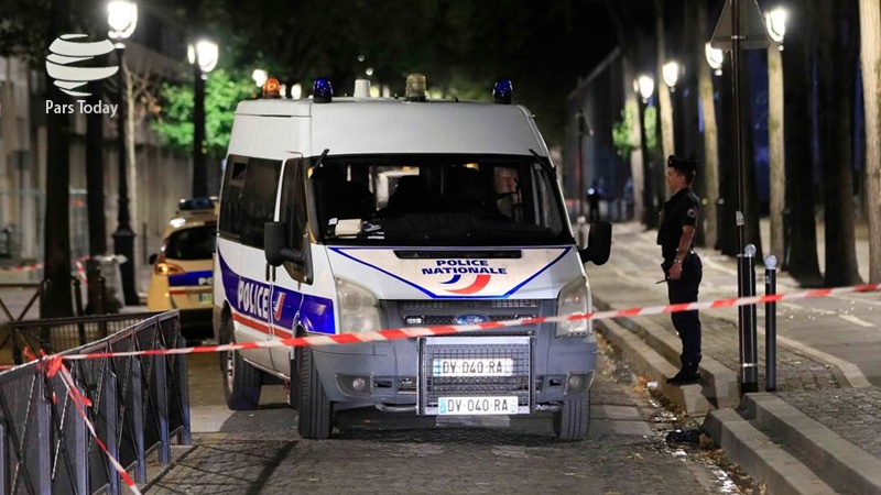 Paris'te bıçaklı saldırı: 7 yaralı