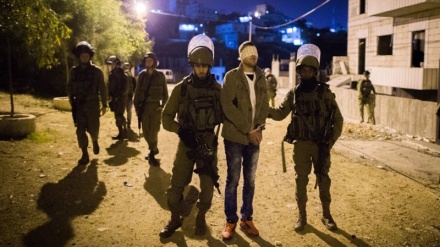 Serdadu Zionis Pukuli Pemuda Palestina dengan Brutal