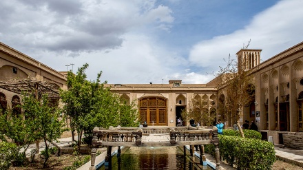 Khan-e Lariha di Yazd Iran, Rumah Empat Musim