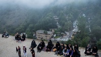 シーア派３代目イマームホサインの殉教に際しイランで服喪・追悼