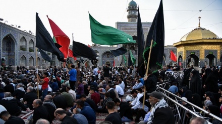 Hüseyni –as- matem bayrağı, 8. İmam'ın –as- pak türbesinde göndere çekildi