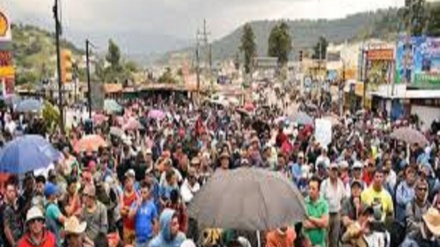 Guatemaltecos protestan contra el presidente Morales+video