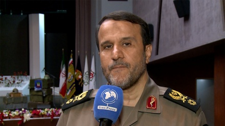  فرماندهان و رزمندگان دفاع مقدس با رهبر معظم انقلاب دیدار می کنند 