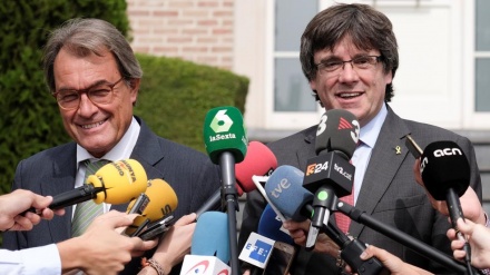 Puigdemont responde a Sánchez que Cataluña aspira a un referéndum de autodeterminación