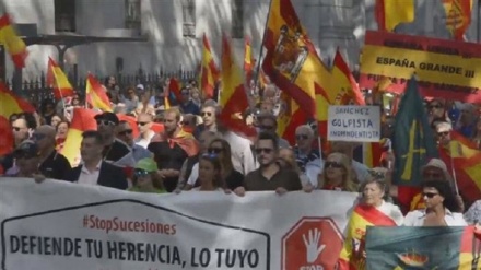 Anti-Catalan independence protesters demand resignation of PM Sanchez