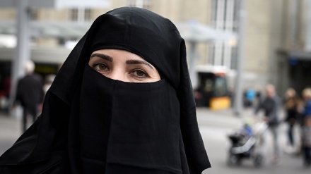 Tunisia; vietano alle donne di indossare niqab negli uffici pubblici 