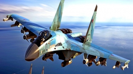 Су-35С  қирувчи самолётининг ҳаводаги монёври - видео 