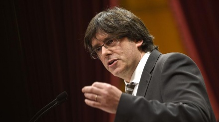 Puigdemont conversa con Iglesias sin vincular los presos y el presupuesto