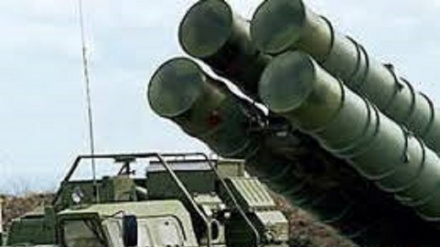 Cremlino: firma accordo fornitura S400 a India questa settimana