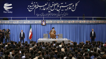 Líder persa recibe a élites y mejores estudiantes+fotos 