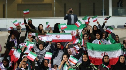 Supporter Wanita Boleh Nonton Sepak Bola Iran-Bolivia