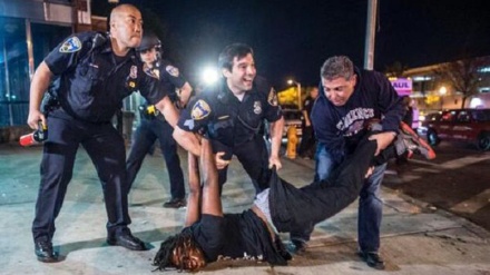 Amerikanët festojnë dënimin e një oficeri polici për vrasje