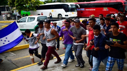 Hondureños siguen a la espera de cruzar frontera Guatemala-México