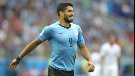 サッカーのウルグアイのスアレス選手が日本と韓国の親善試合のメンバーから外れる