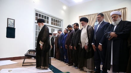 Pertemuan dan Shalat Jamaah Bersama Rahbar