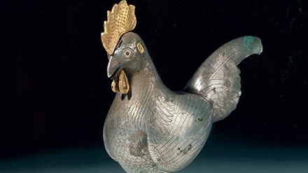 滋賀県のミホミュージアムに収蔵されているメディア王国時代の雄鶏の像（写真あり）