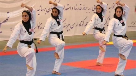 Atlet Karate Putri Iran Raih Empat Medali di Kejuaraan Baku