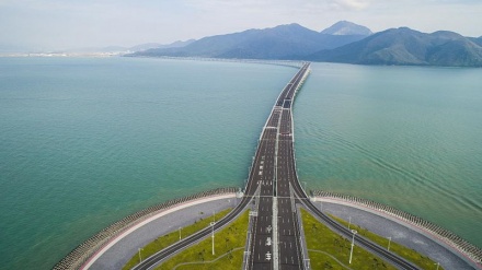 Inilah Jembatan Laut Terpanjang di Dunia
