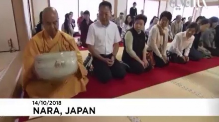 Ritual Mencicipi Teh dengan Cangkir Besar di Jepang