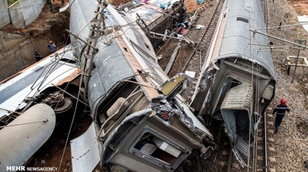 Treni del nga shinat në Marok