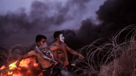 Pengunjuk Rasa Palestina Menjebol Kawat Pagar Perbatasan 