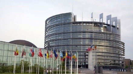 Il Parlamento Ue chiede la messa al bando dei gruppi neofascisti e neonazisti 