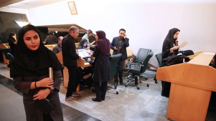 Aktivitas Wartawan Iran Ketika Sidang Parlemen Digelar Tertutup